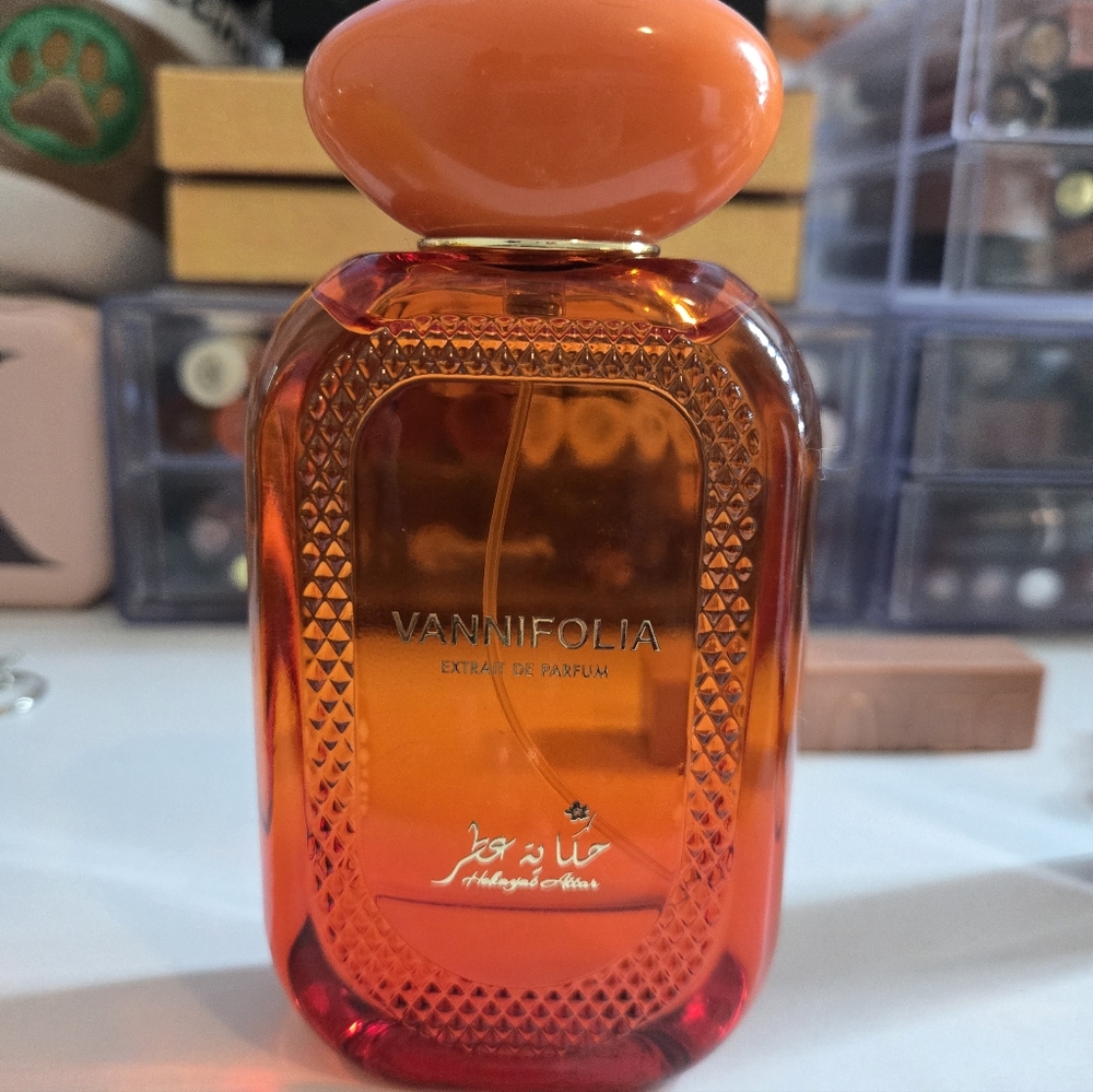 Hekayat Attar VANNIFOLIA
